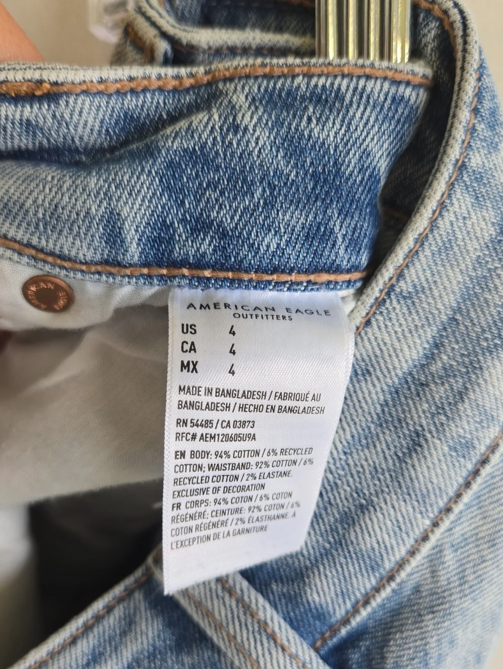 American Eagle Baggy Mom Short High Rise Distressed Denim AE Size 4